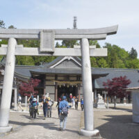 中宮成就社鳥居