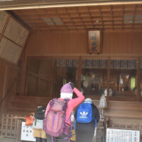 中宮成就社本殿内部