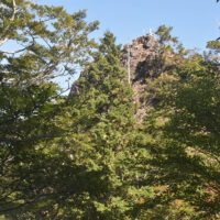 売店から見上げた前社ヶ森