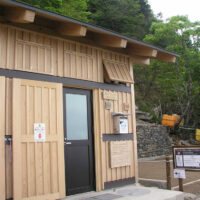 二の鎖下の避難小屋のトイレ