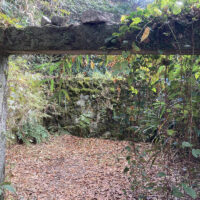 岩窟ホテル跡の内部