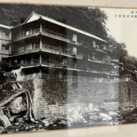 栃木温泉(小山旅館)：日本亡命中の孫文は明治33年3月当時、親交深い宮﨑寅蔵(滔天)等とともに小山旅館の祖小山雄太郎に１月余り匿まわれていた。