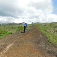 馬の背ルートⅡ、砂礫の細い尾根を登る