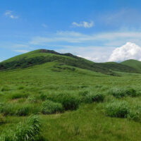 振り返るとたおやかな杵島岳・往生岳が美しい