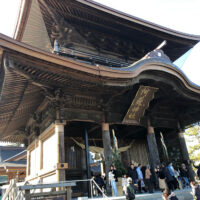 阿蘇神社の楼門：熊本地震で倒壊した国の重要文化財の楼門は2023年再建された。