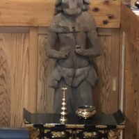 乙護法信仰の天童木彫像：阿蘇独自の乙護法信仰、西巖殿寺本院の仏間に乙護法の童子の姿をした、おさげ髪をした造作の仏像が置かれている