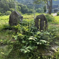 道ばたの石碑