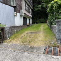 入口には標識がなく、わかりづらい