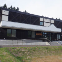 千軒神社隣りの福島町活性化センター「あづまーる」建物