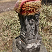 六道にある六面に地蔵尊がおられた石塔