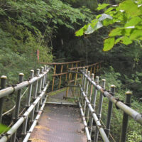 御塔屋川を渡る