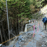 林道が土砂で埋もれている