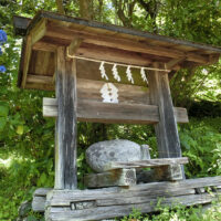 力石：八坂神社？