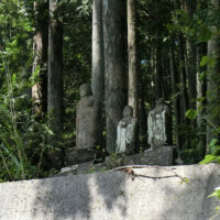 石仏三体：地蔵尊