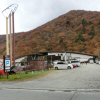 道の駅みとみ：バス停と駐車場
