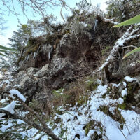 800m岩峰に上がるにはここを登る