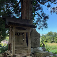 岩倉神社境内にある大山祇命の祠
