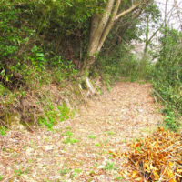 東に続く街道跡