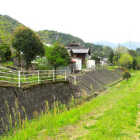 榎ケ休み　一里塚跡付近。土を盛り上げて塚を作り、榎を植えた。直径70cm、樹高10mもあり、茶屋も2軒あった。