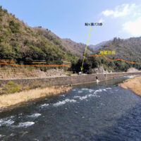 旧街道は現在の国道から10～20mも上の切り立った崖上に続いていた