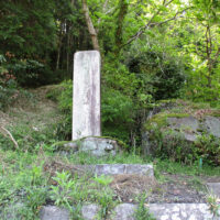 毛利と陶軍が戦った折敷畑合戦で陶軍の大将宮川甲斐守が自刃した場所の石碑