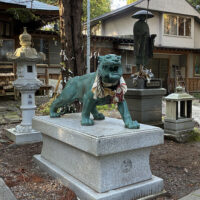 求聞寺境内にて