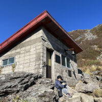 1964年に起こった県立大館鳳鳴高校の遭難事故を受けて翌年に建てられた