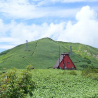 清水峠の送電監視小屋
